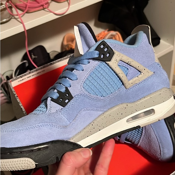 UNC JORDAN 4 Size 7 - Picture 3 of 5